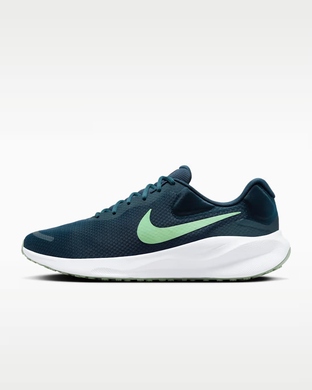 Nike Revolution 7 tampak samping